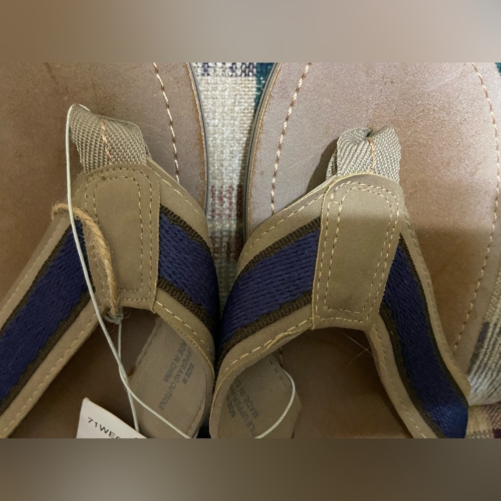 Wembley Mens Size Medium 8-9 Flip-Flops - Picture 4 of 7